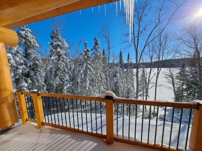 Dream Lakeside Log Mansion in the Quebec Forest
